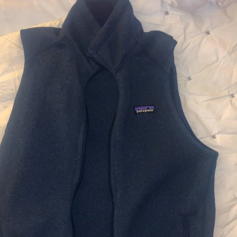 Women’s navy Patagonia fleece
